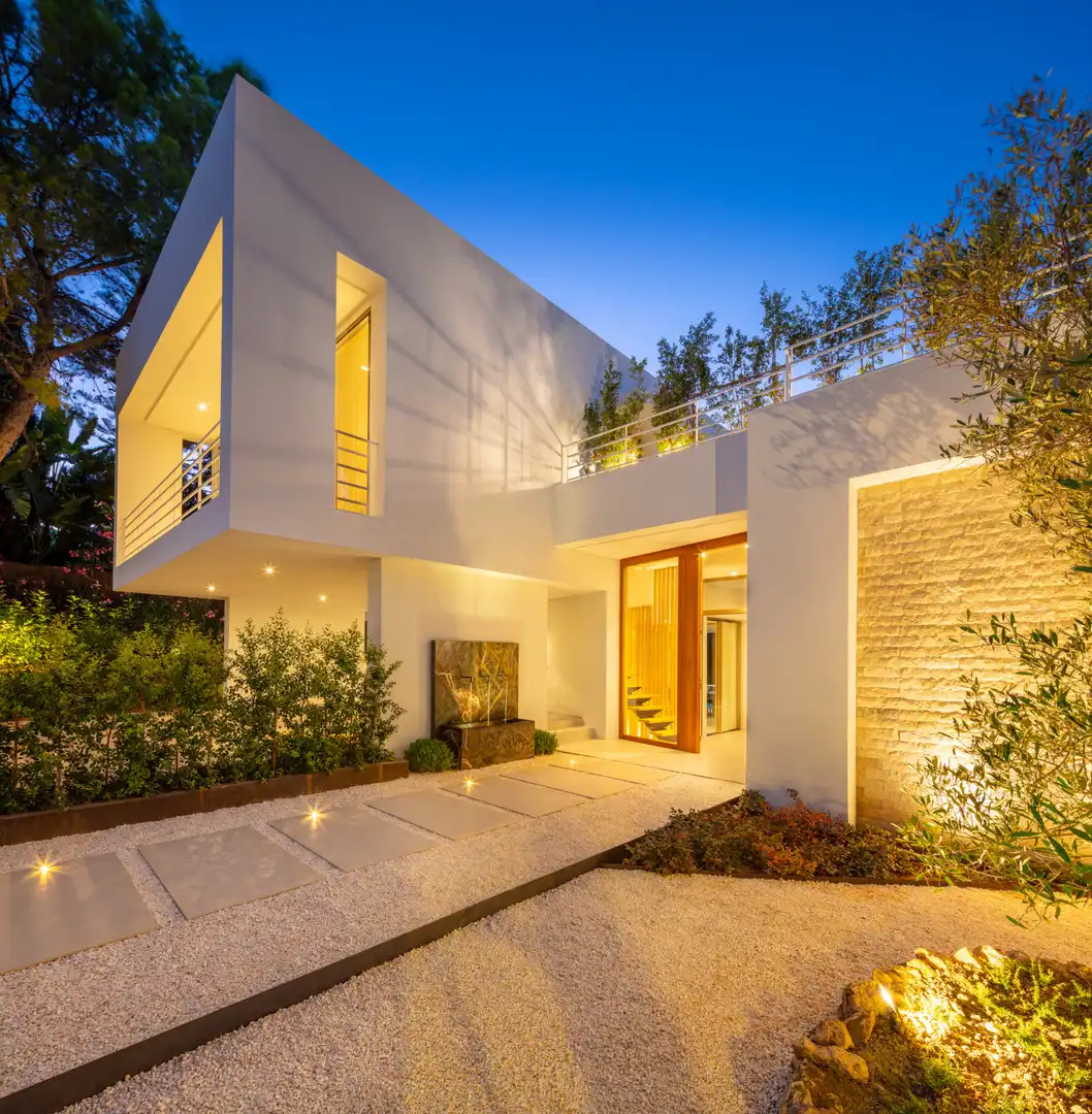 Vista exterior de Casa o xalet de lloguer en Marbella amb Aire condicionat, Jardí privat i Terrassa