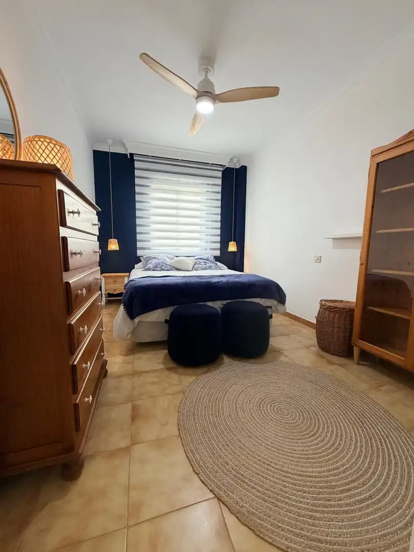 Dormitori de Pis de lloguer en Benalmádena amb Aire condicionat i Moblat