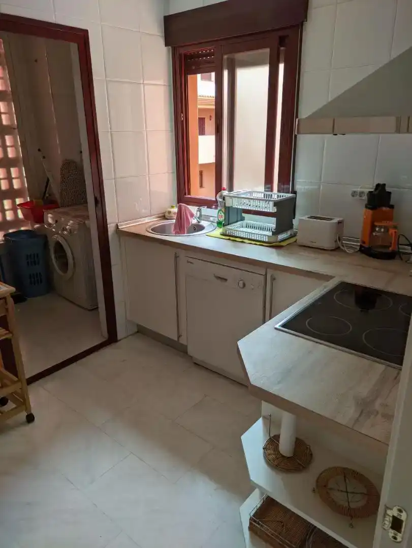 Cuina de Apartament de lloguer en Motril amb Piscina