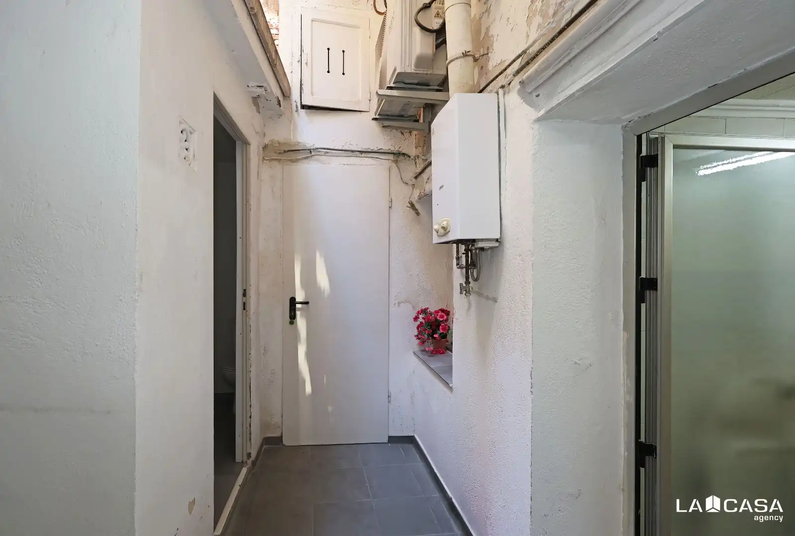 Business premises for transfer in Carrer de Blai, imagen 15