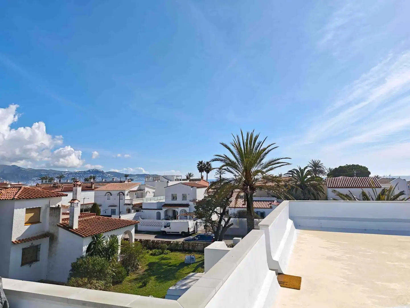 Außenansicht von Maisonette zum Verkauf in Empuriabrava mit Klimaanlage, Heizung und Terrasse