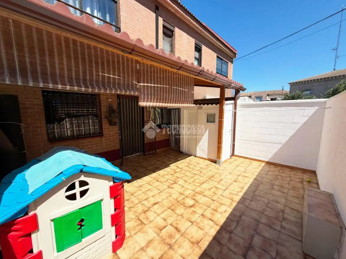 Exterior view of Detached homes for sale in Zaragoza  with Heating and Community pool