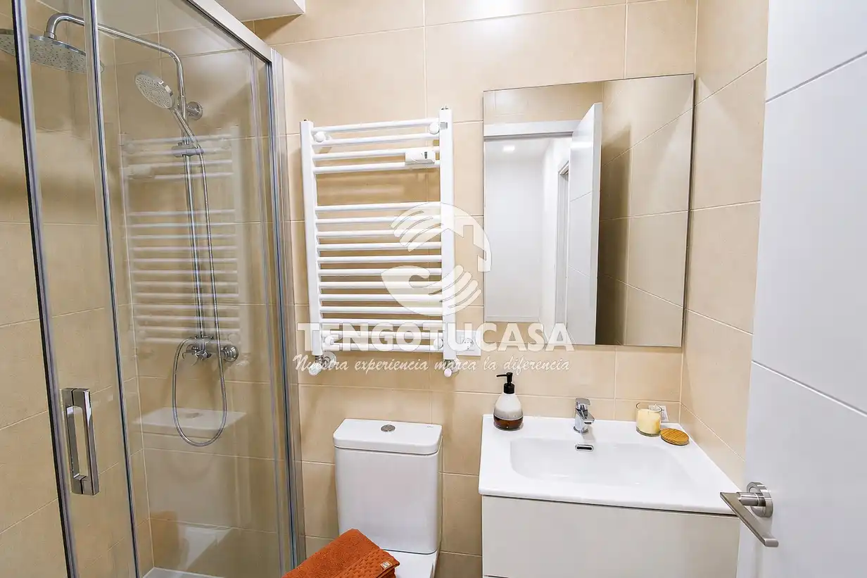 Badezimmer von Wohnung zum Verkauf in Madrid mit Klimaanlage, Möbliert und Ofen