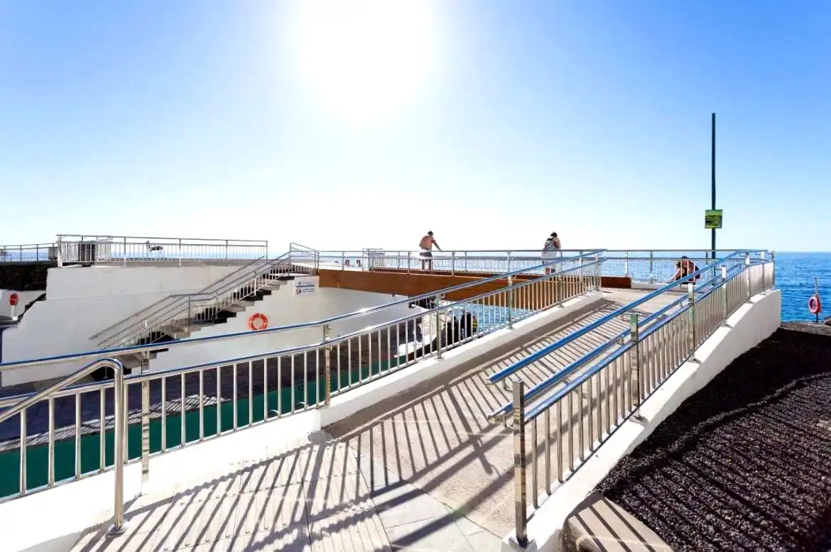 Terrassa de Pis de lloguer en El Rosario amb Terrassa, Moblat i Piscina comunitària
