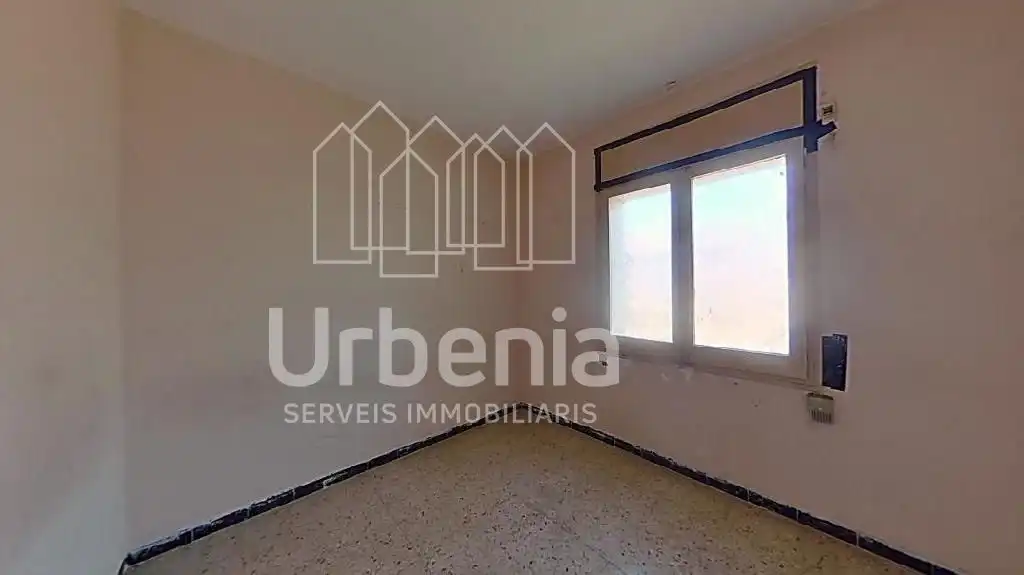 Piso en venta en C/ Garrotxa, Cerdanyola Nord