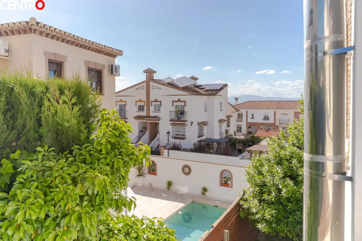 Vista exterior de Casa o chalet en venta en La Zubia con Aire acondicionado, Calefacción y Jardín privado