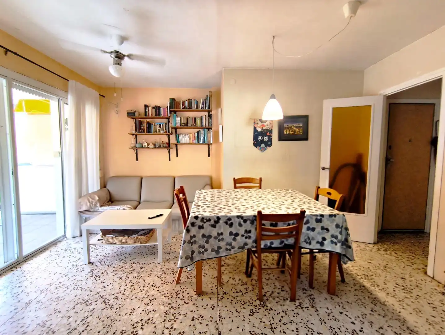 Comedor de Piso en venta en Castelldefels con Terraza, Balcón y Piscina comunitaria