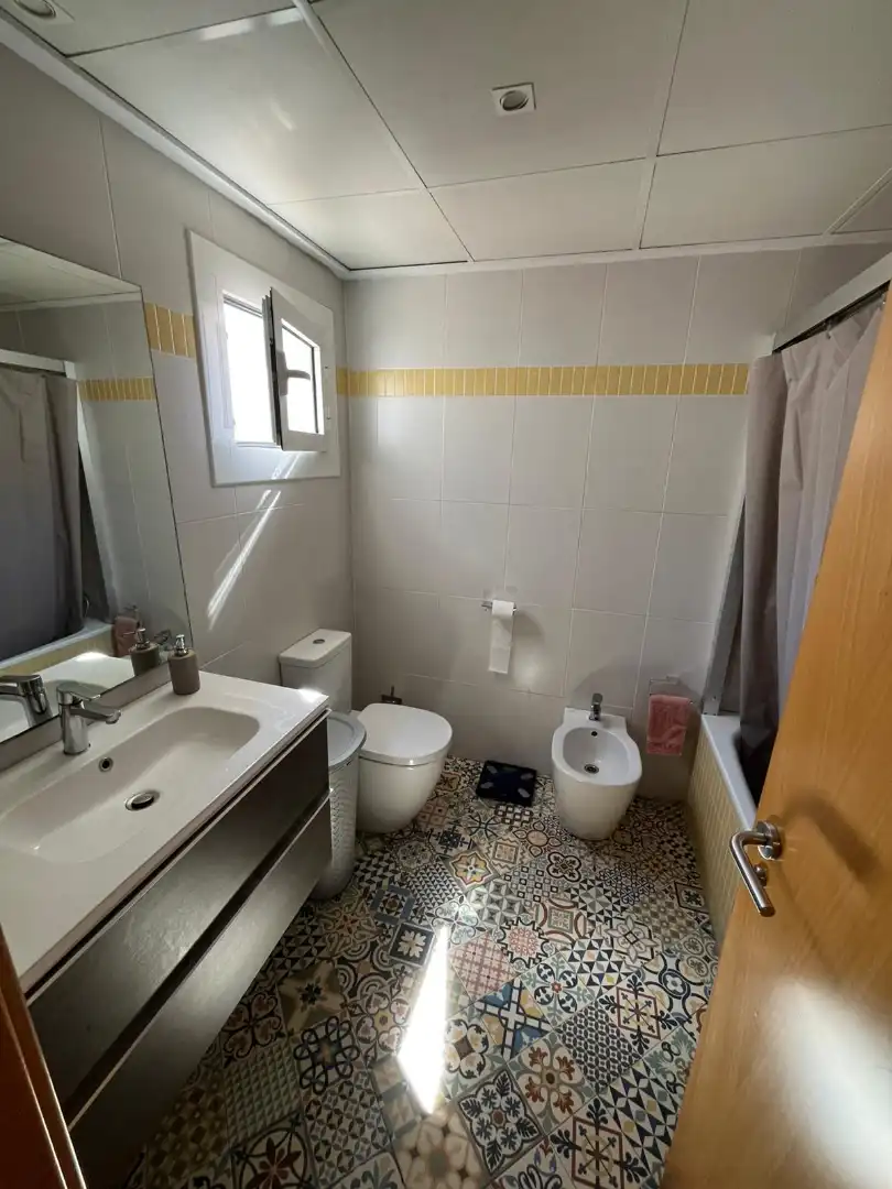 Baño de Casa adosada en venta en El Real de Gandia con Aire acondicionado, Amueblado y Horno