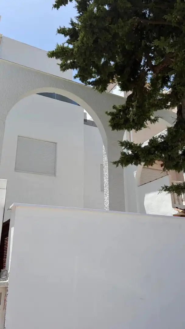 Vista exterior de Casa adosada en venda en Torrevieja amb Aire condicionat, Terrassa i Moblat