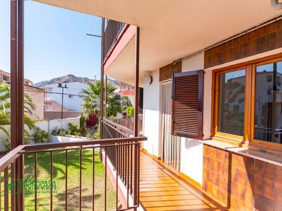 Außenansicht von Wohnung zum verkauf in Roquetas de Mar mit Klimaanlage und Balkon