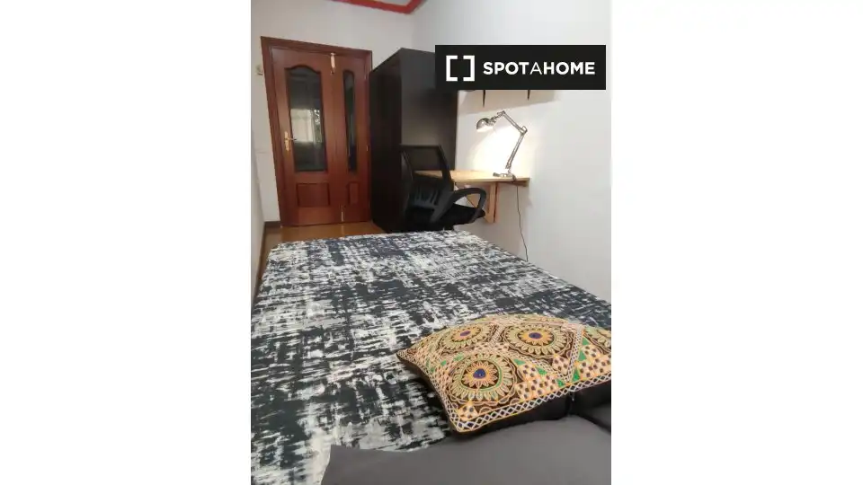 Bedroom of Flat for share in Alcalá de Henares  with Air Conditioner, Heating and Furnished