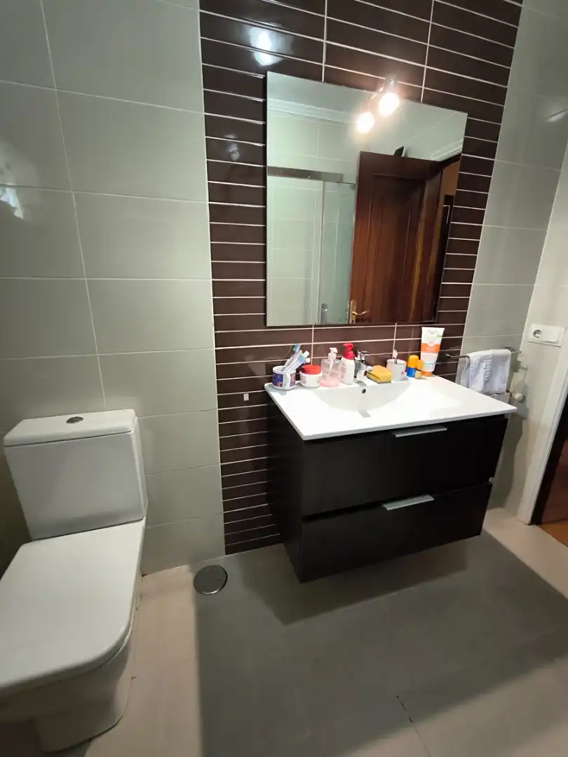 Badezimmer von Wohnung zum Verkauf in Vilagarcía de Arousa mit Heizung, Parkett und Abstellraum