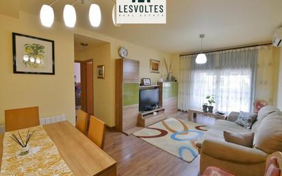 Living room of Flat for sale in La Bisbal d'Empordà  with Air Conditioner, Heating and Parquet flooring