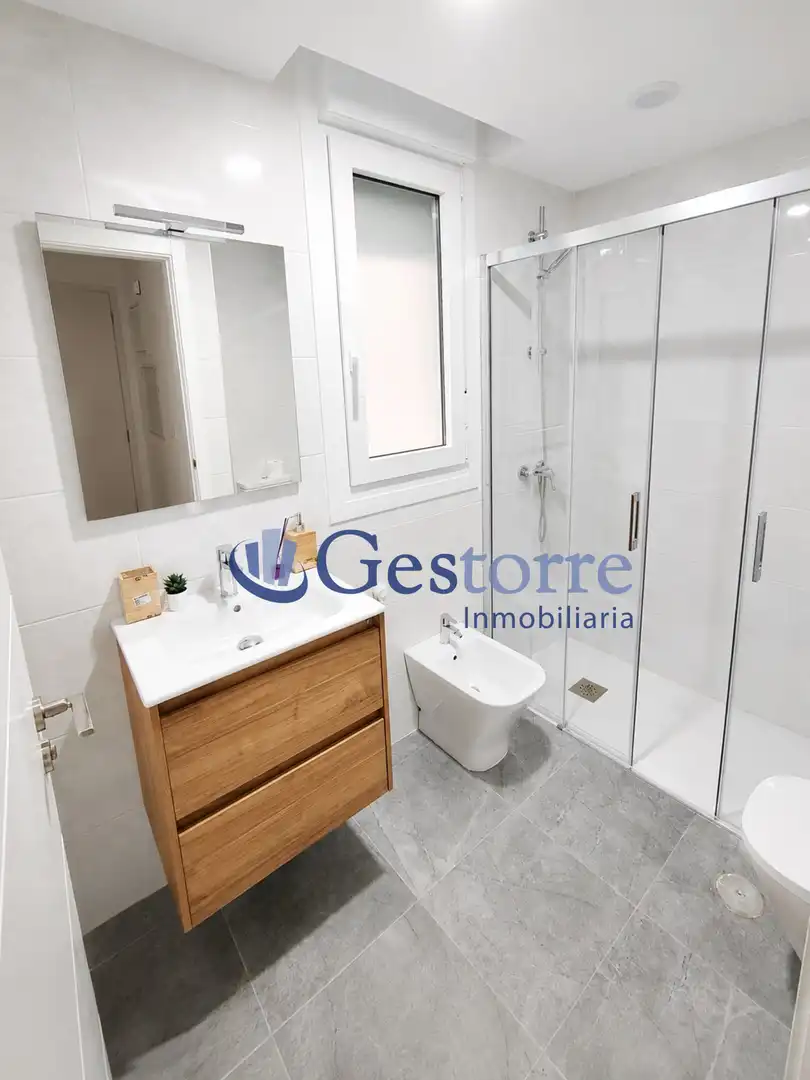 Bathroom of Flat for rent in Oviedo   with Heating and Balcony