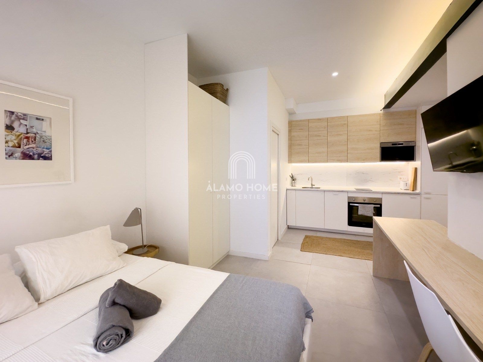 Study to rent in Calle Julio Aguirre, Almendrales
