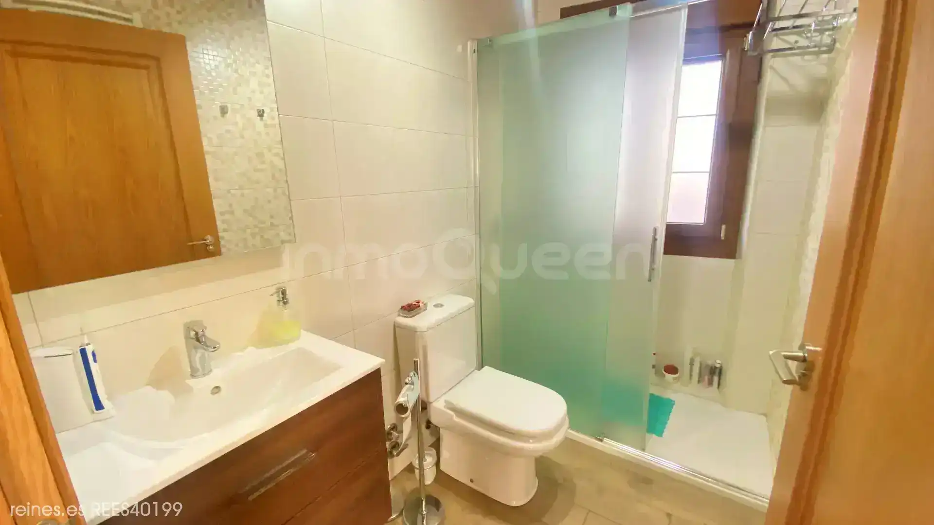 Bany de Casa o xalet en venda en Santo Adriano amb Calefacció, Jardí privat i Terrassa