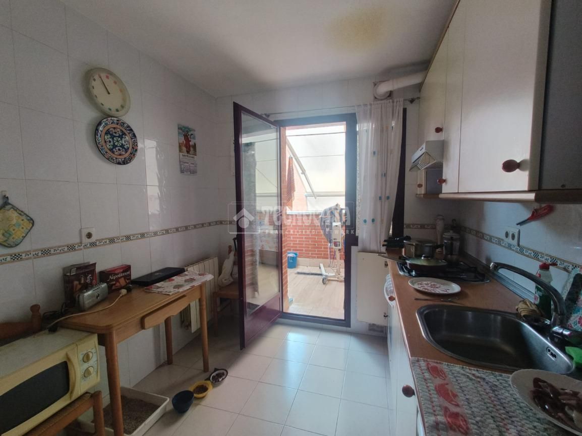 Kitchen of Flat for sale in Valladolid Capital  with Terrace and Furnished