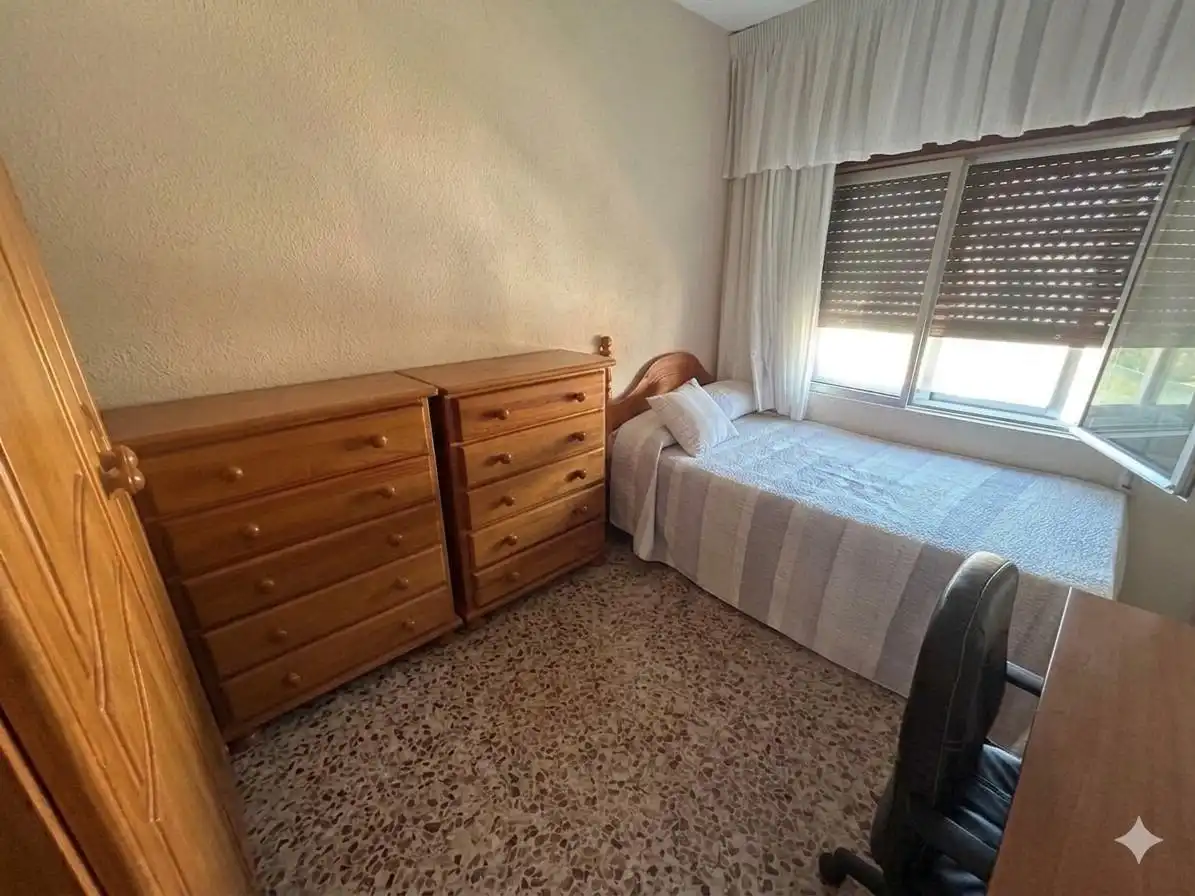 Habitación de Piso en venta en Ribeira con Trastero y Amueblado