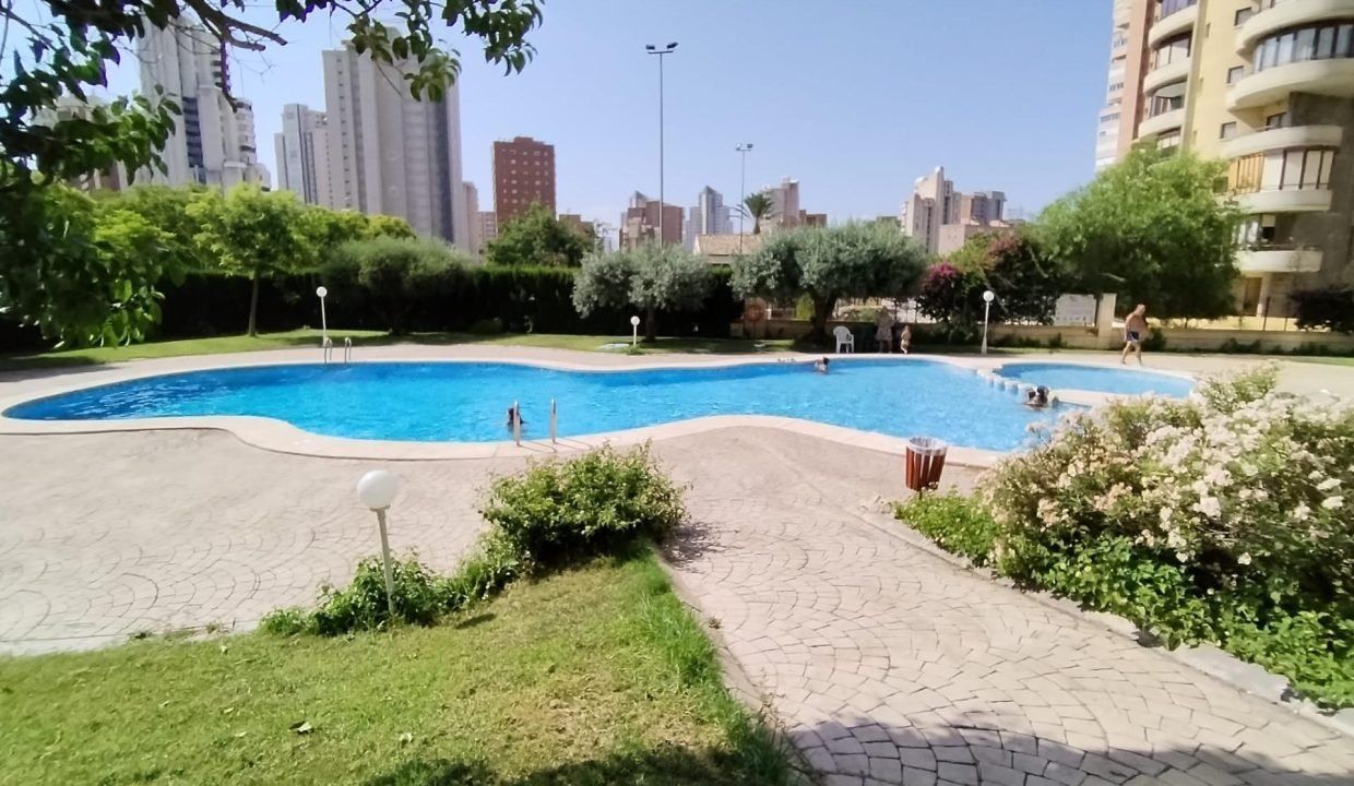 Piscina de Apartament en venda en Benidorm amb Alarma