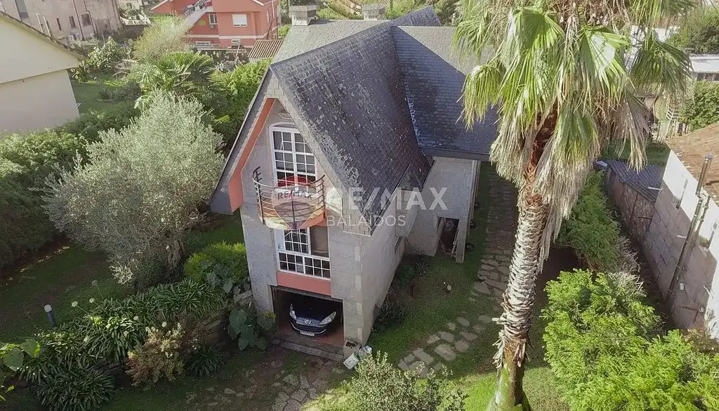 Vista exterior de Casa o chalet en venta en Vigo  con Calefacción, Jardín privado y Parquet