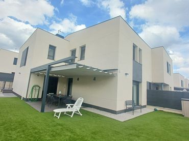 Casa aparellada amb jardí en venda a Iglesia - Estación