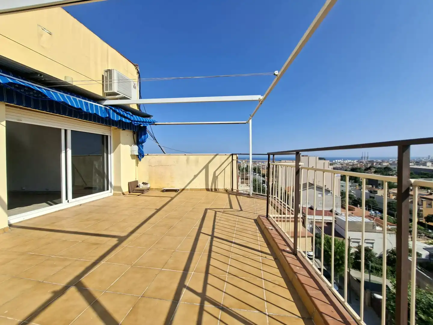 Terrasse von Dachboden zum Verkauf in Badalona mit Klimaanlage, Heizung und Terrasse