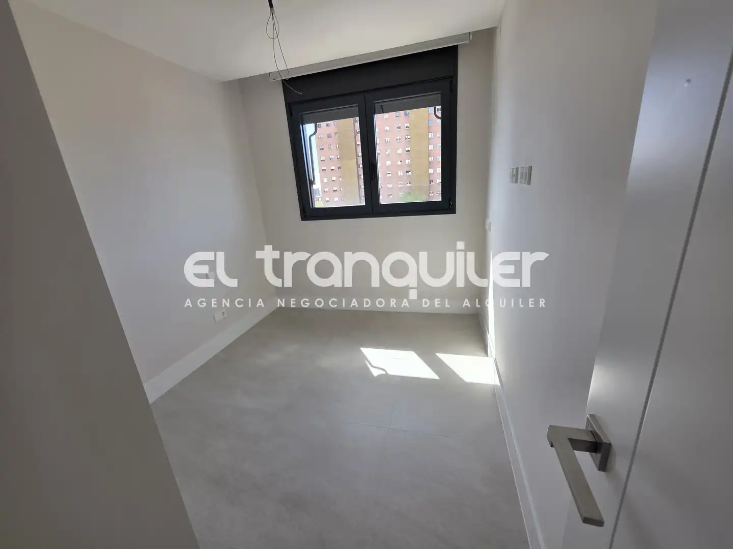 Bedroom of Flat for rent in Madrid  with Air Conditioner, Terrace and Storage room