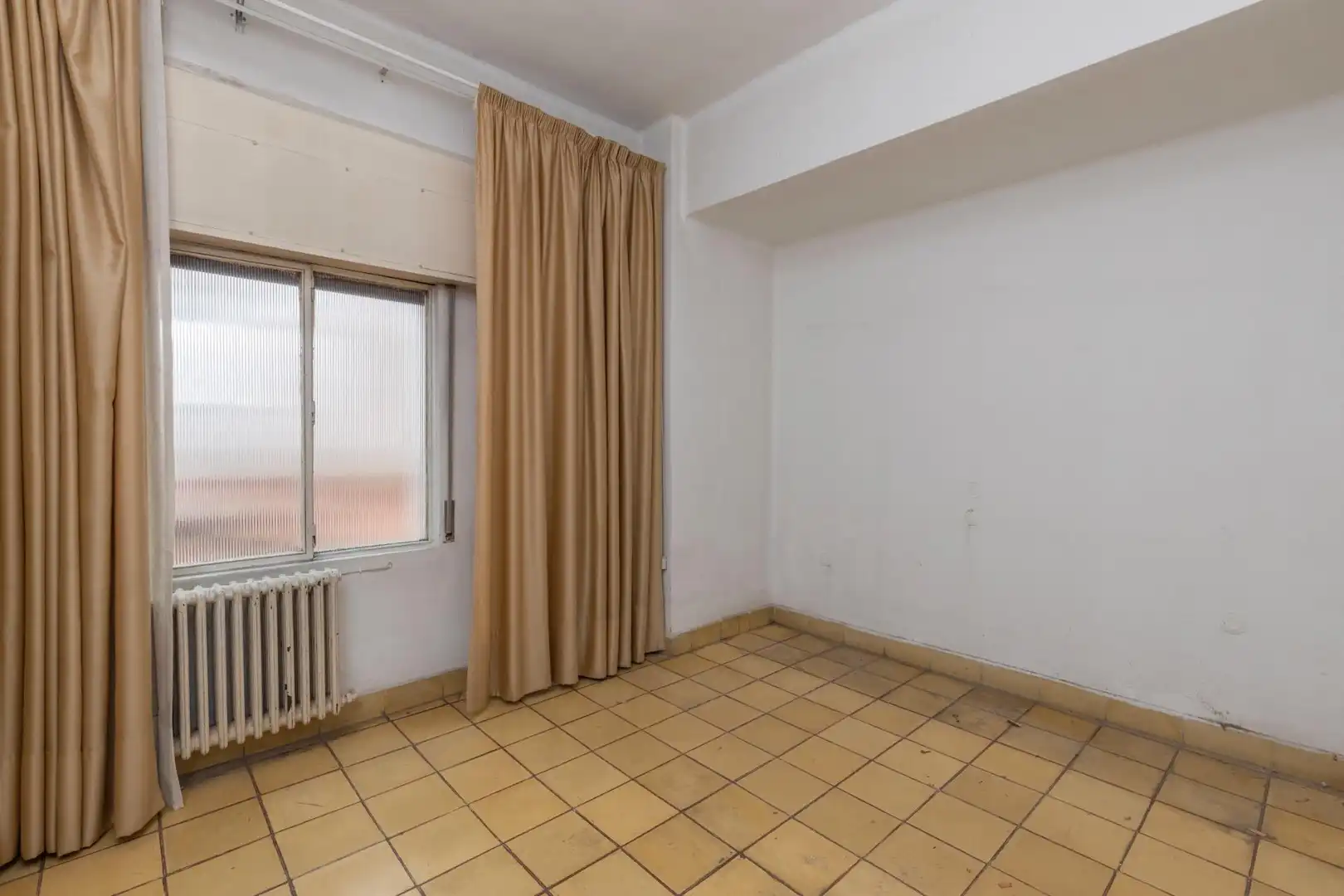 Habitación de Piso en venta en Granada con Calefacción