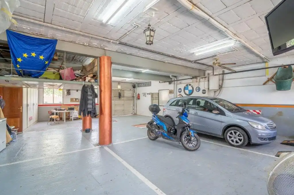 Parking de Casa o chalet en venta en Flix con Calefacción, Piscina y Amueblado