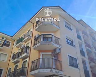 Außenansicht von Wohnung zum verkauf in Candeleda mit Terrasse und Balkon