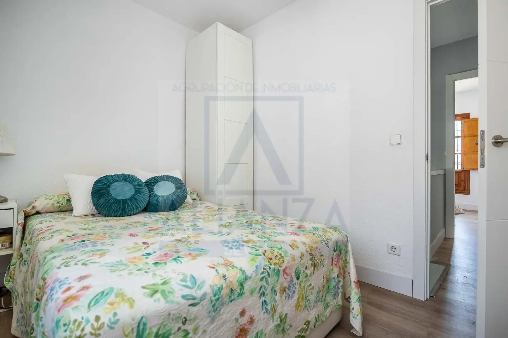 Schlafzimmer von Einfamilien-Reihenhaus zum Verkauf in Mairena del Aljarafe mit Klimaanlage und Privatgarten