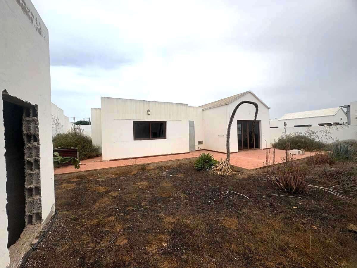 Exterior view of House or chalet for sale in Tinajo  with Private garden and Terrace