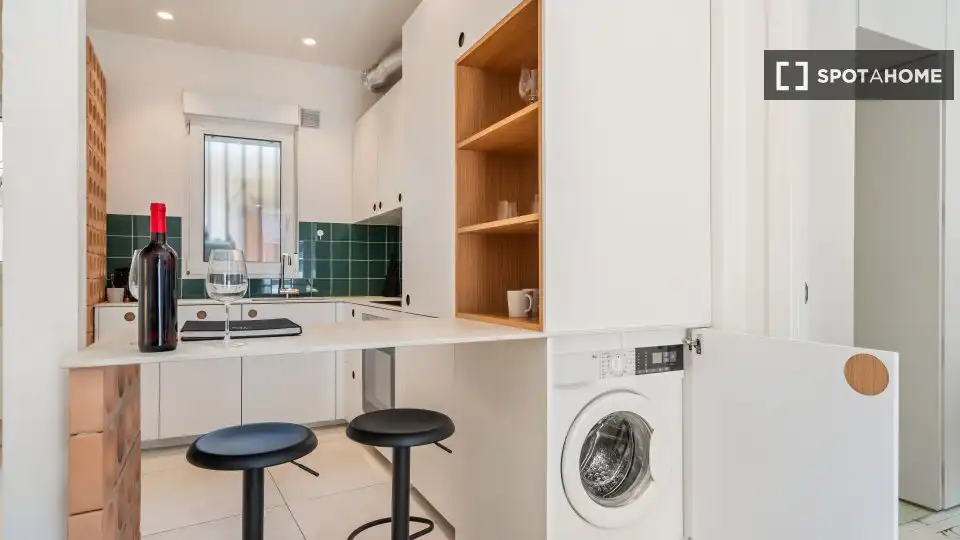 Cuina de Apartament per a compartir en Madrid amb Aire condicionat, Calefacció i Terrassa