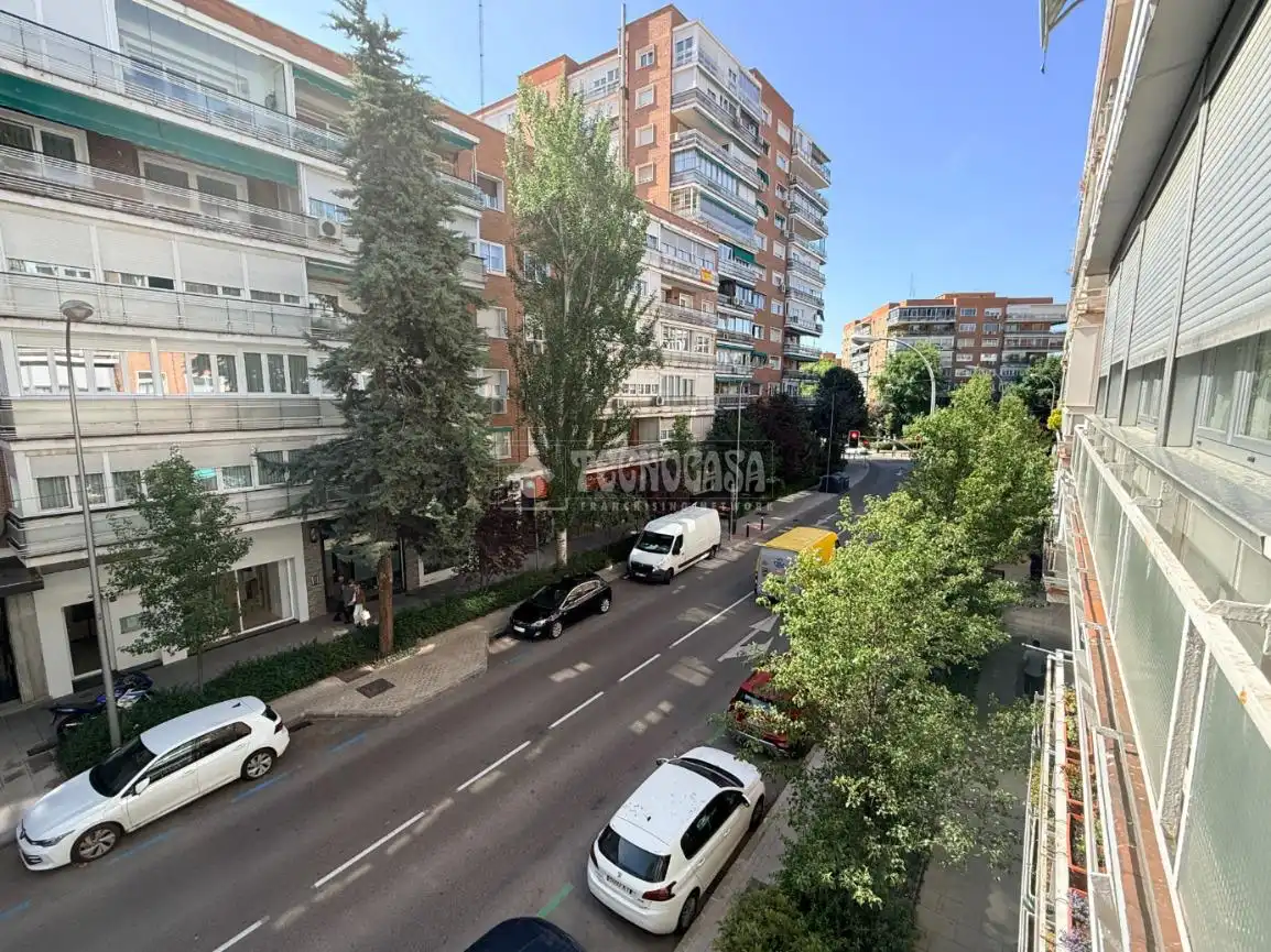 Vista exterior de Piso en venta en Madrid