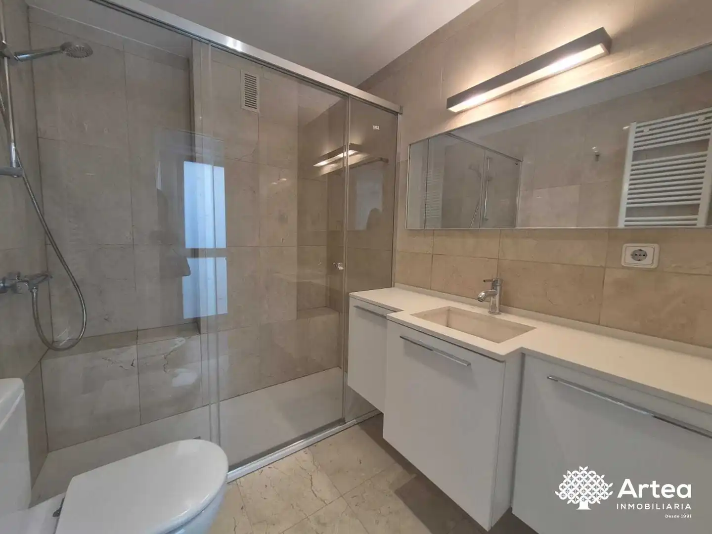 Baño de Ático de alquiler en Bilbao  con Calefacción, Terraza y Horno