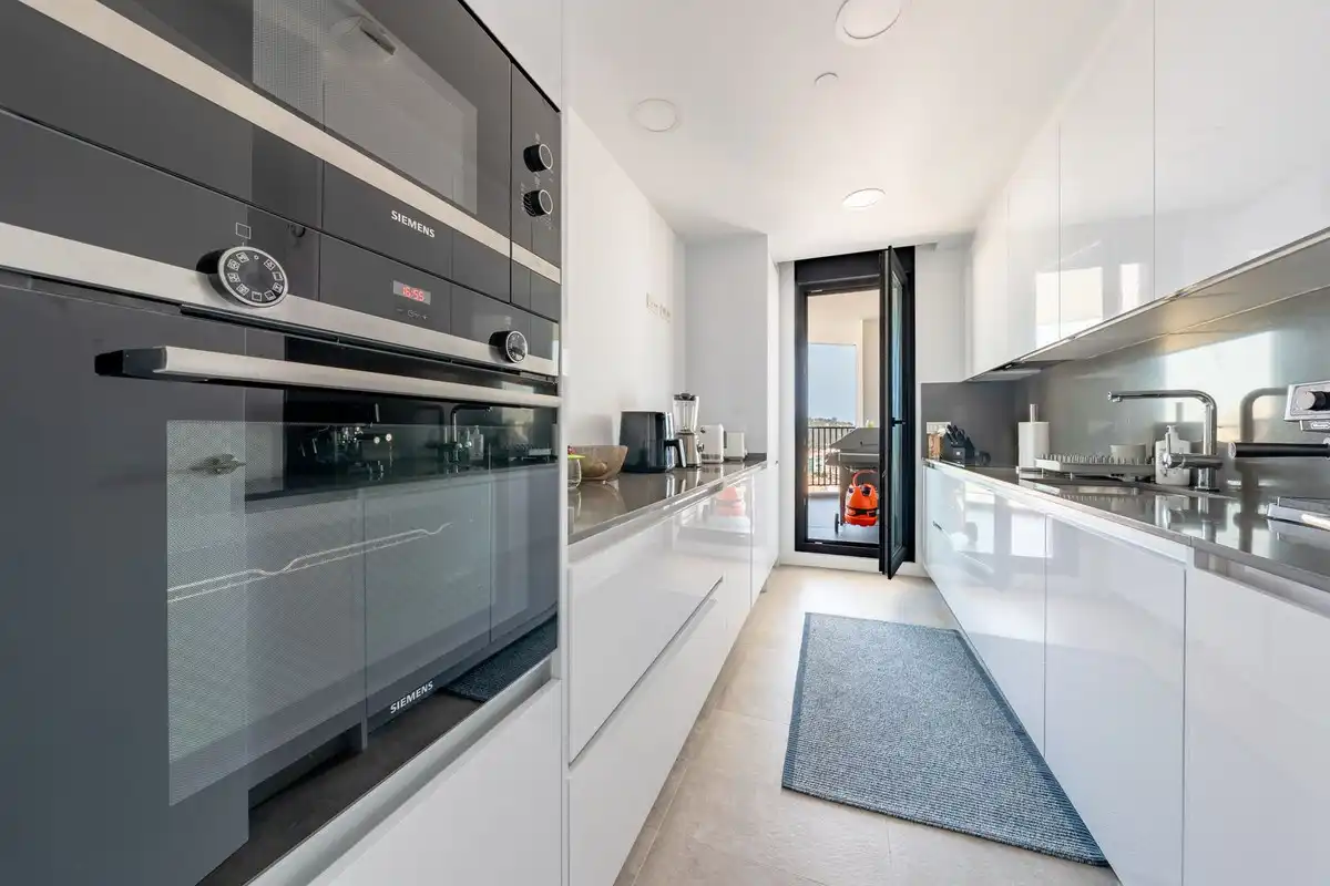 Cuina de Apartament en venda en Málaga amb Aire condicionat, Terrassa i Moblat