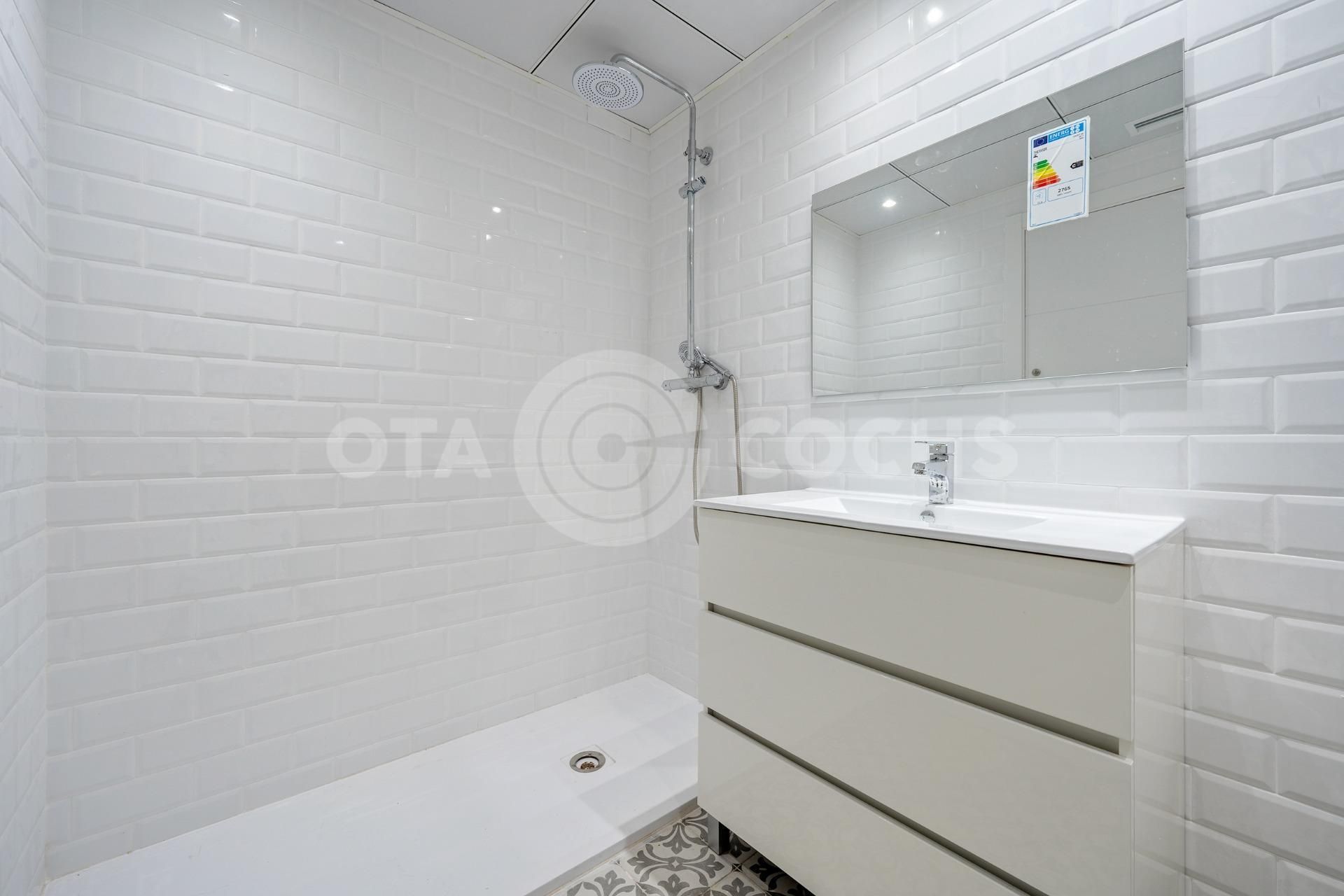 Bathroom of Flat for sale in Reus  with Air Conditioner, Heating and Balcony