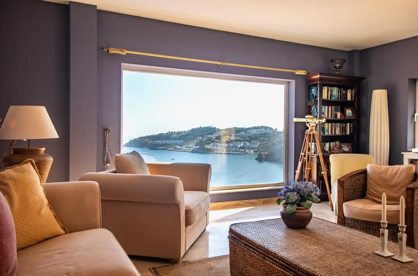 Wohnzimmer von Haus oder Chalet zum Verkauf in Almuñécar mit Klimaanlage, Privatgarten und Terrasse