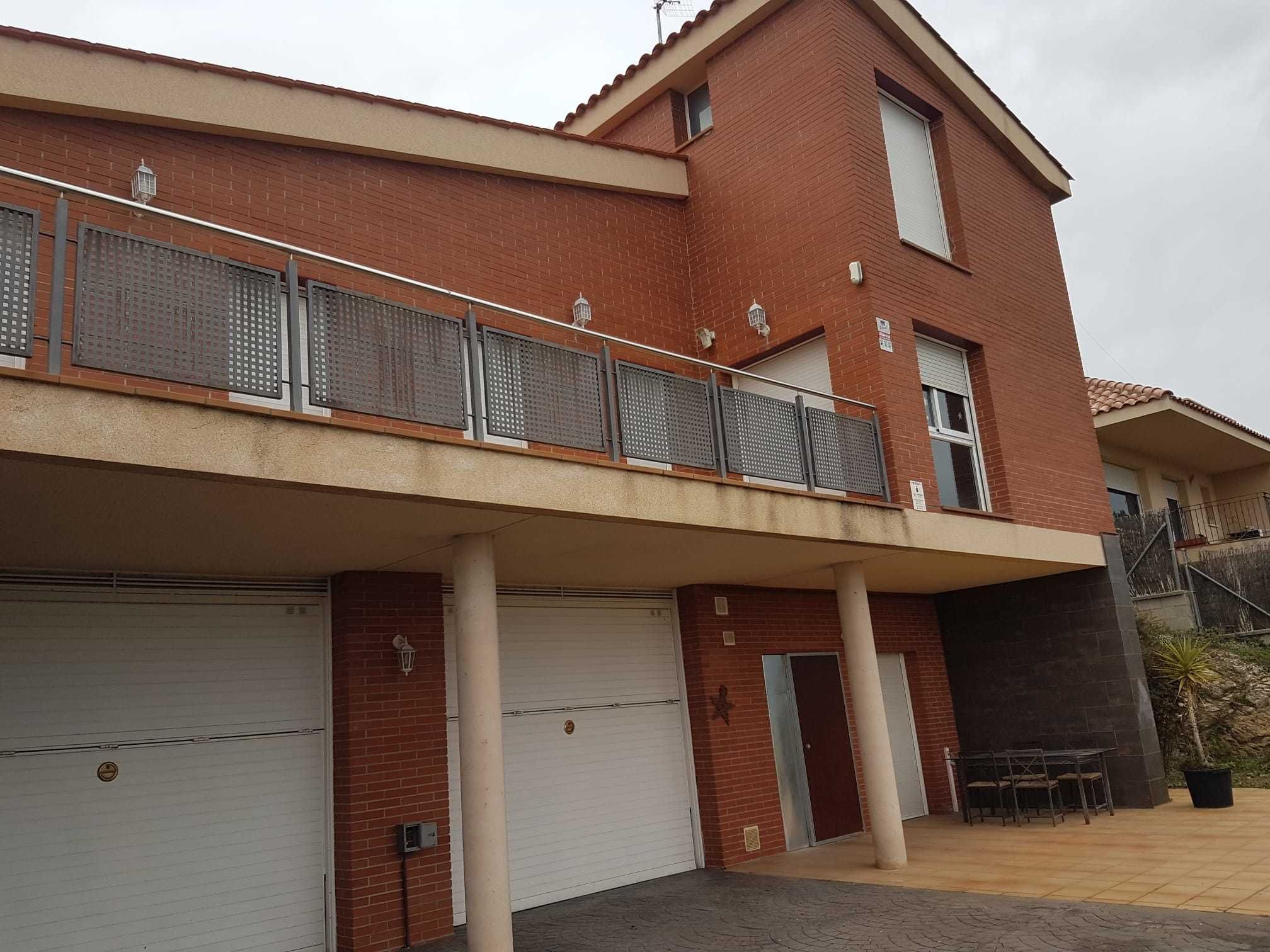 Vista exterior de Casa o xalet en venda en La Garriga amb Calefacció i Parquet