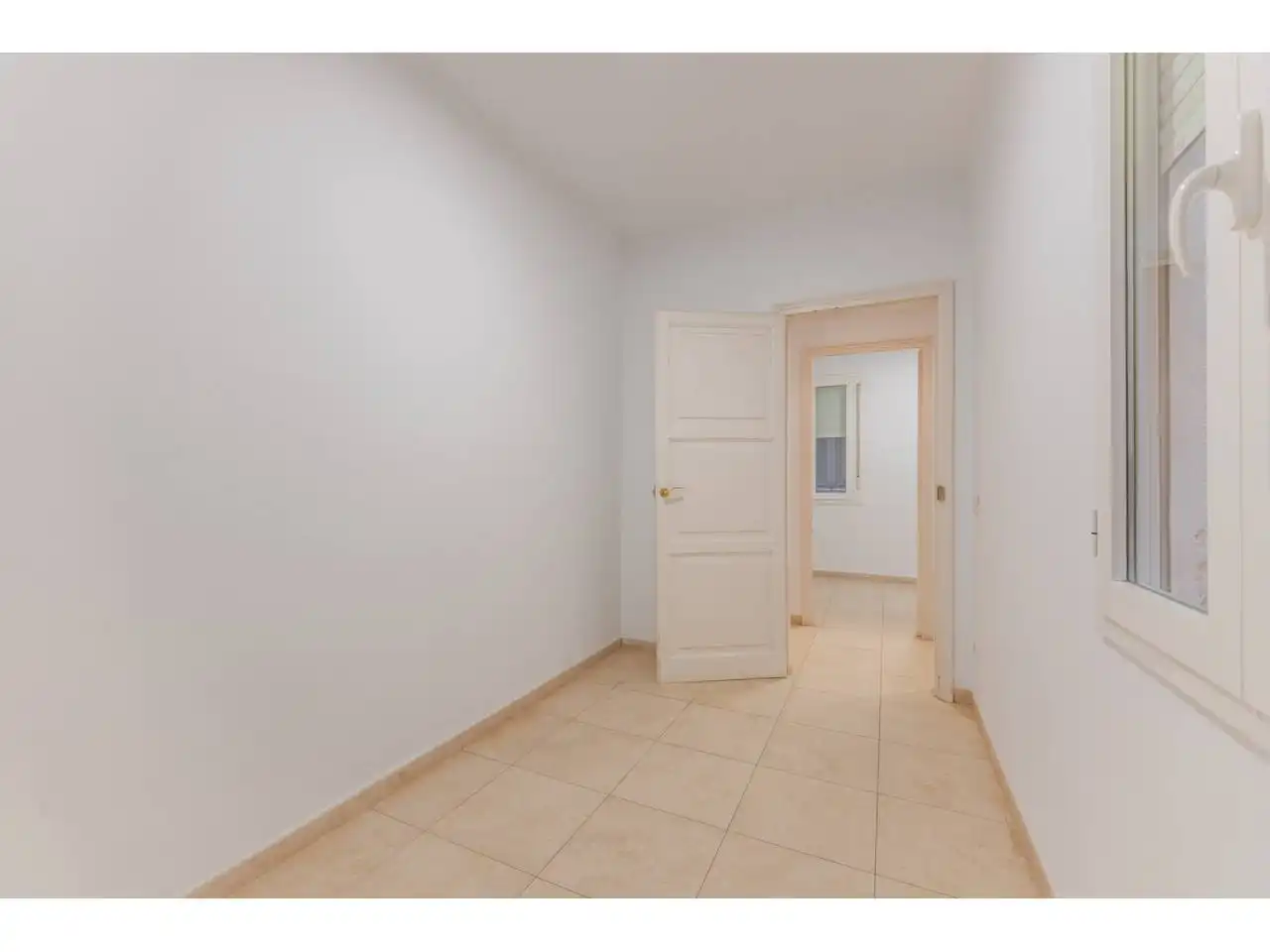 Piso en venta en Girona con Balcón