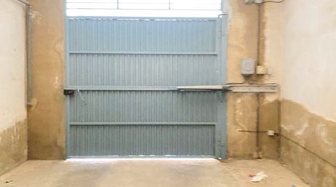 Local comercial de 1.148m2, con dos entradas, puerta automática, luz y agua. 