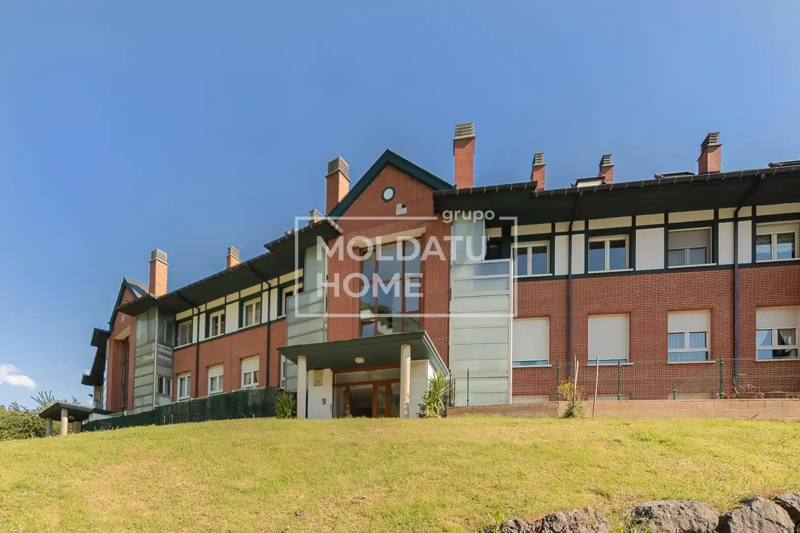 Vista exterior de Dúplex en venta en Abanto y Ciérvana-Abanto Zierbena con Calefacción, Terraza y Trastero