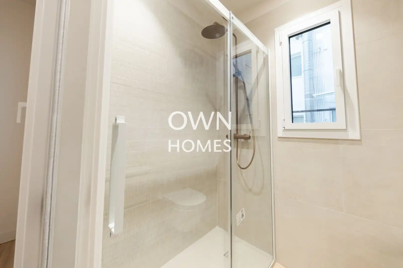 Bathroom of Flat for sale in Barcelona  with Air Conditioner, Heating and Private garden