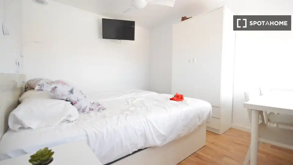 Bedroom of Flat for rent in Valencia  with Air Conditioner, Heating and Furnished