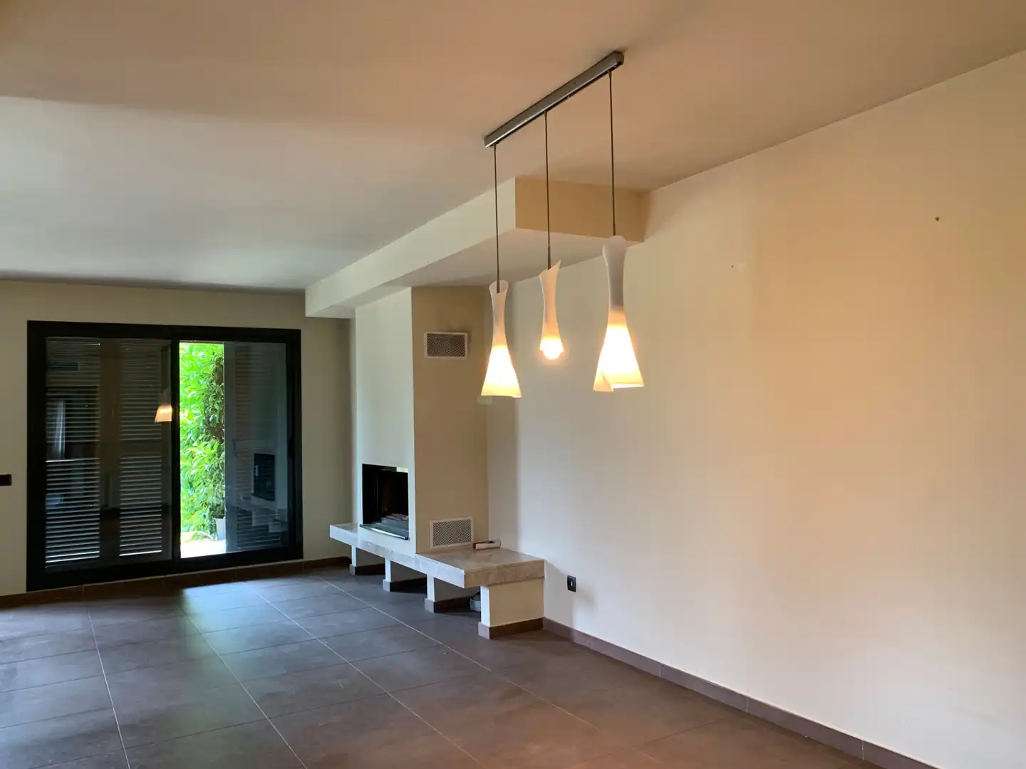 Sala de estar de Casa adosada en venta en Reus con Aire acondicionado, Calefacción y Jardín privado