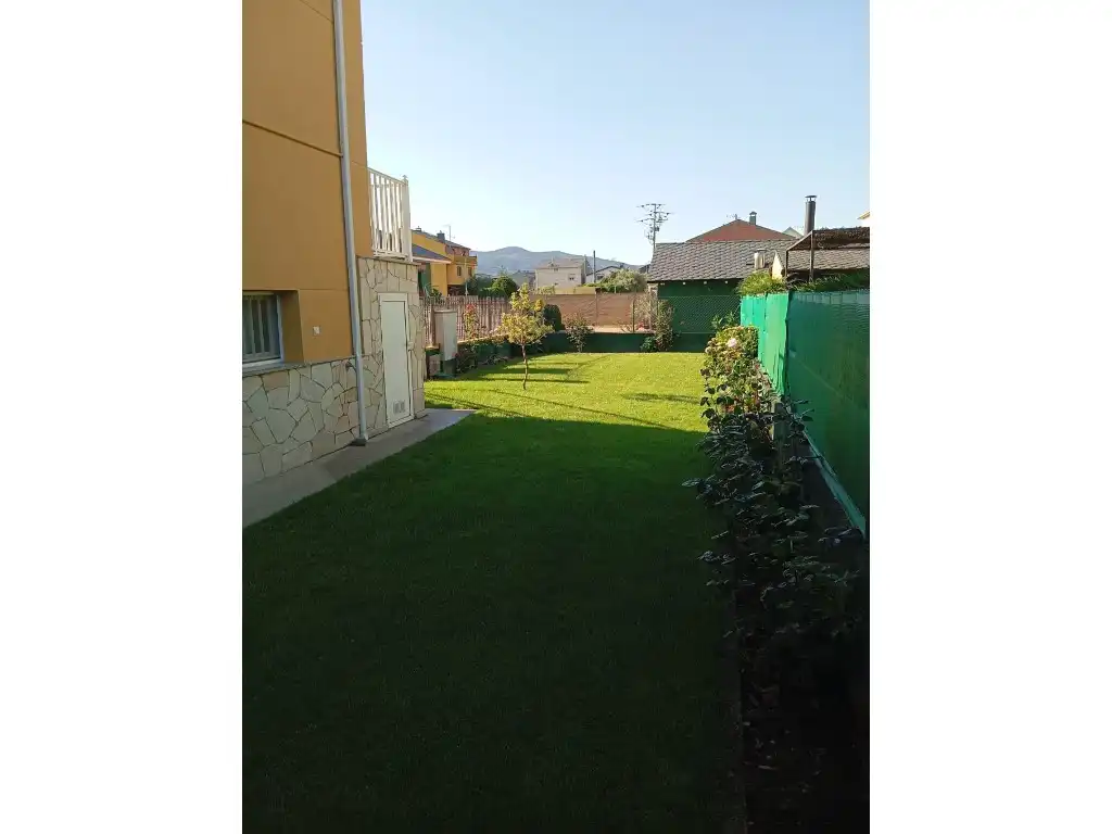 Jardín de Casa adosada en venta en Carracedelo