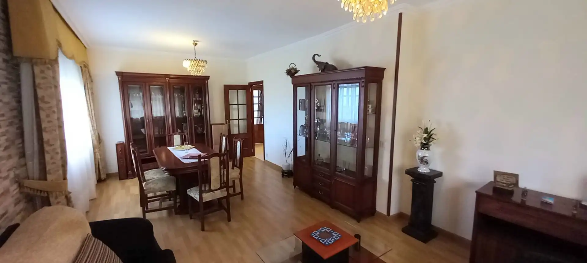 Menjador de Casa o xalet en venda en Vilagarcía de Arousa amb Calefacció, Jardí privat i Terrassa