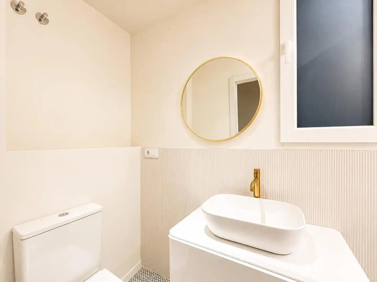 Bathroom of Flat for rent in Valencia  with Air Conditioner, Heating and Parquet flooring