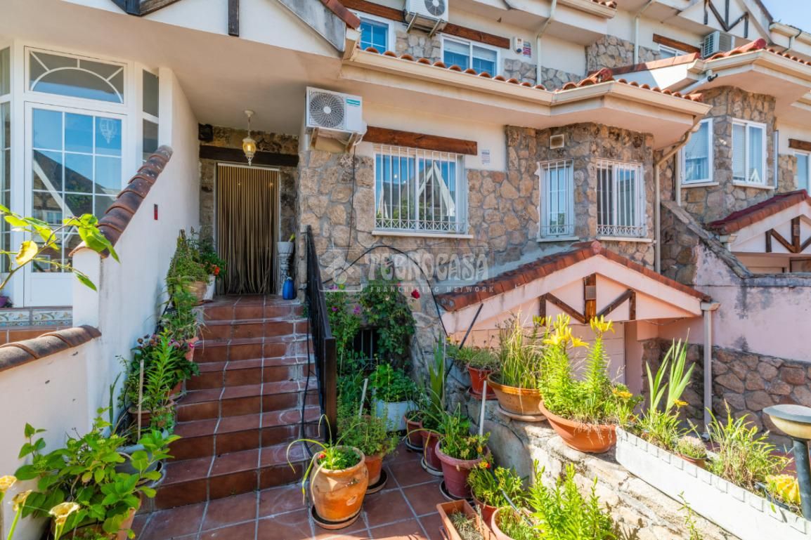 Exterior view of Single-family semi-detached for sale in Arroyomolinos (Madrid)  with Air Conditioner, Heating and Private garden