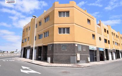 Vista exterior de Casa adosada en venda en Telde amb Terrassa